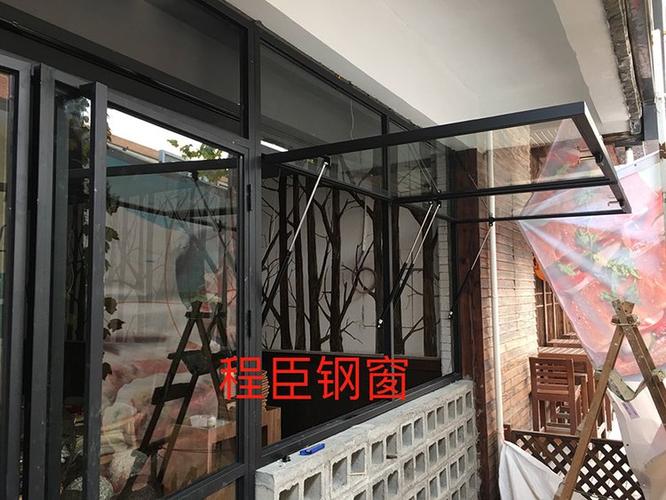 气动翻窗选程臣金属制品 精工制作各类门窗隔断 实体展示店